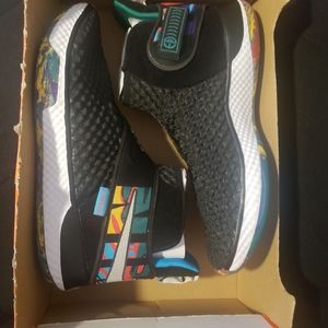 Nike Flyease UNVRS Multi Color